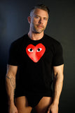 COMME des GARÇONS PLAY RED HEART ON BLACK TEE